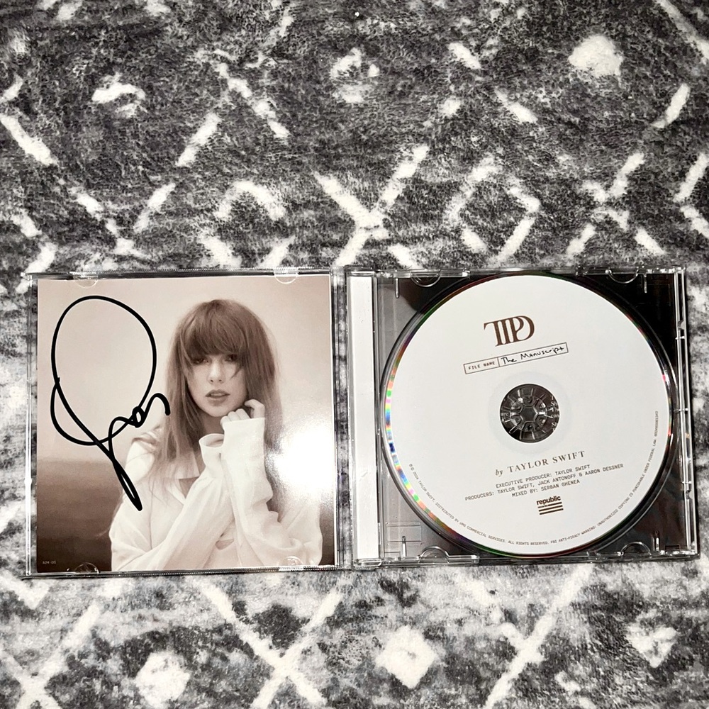 Handsigned Taylor Swift TTPD tortured poets department authentic CD disc